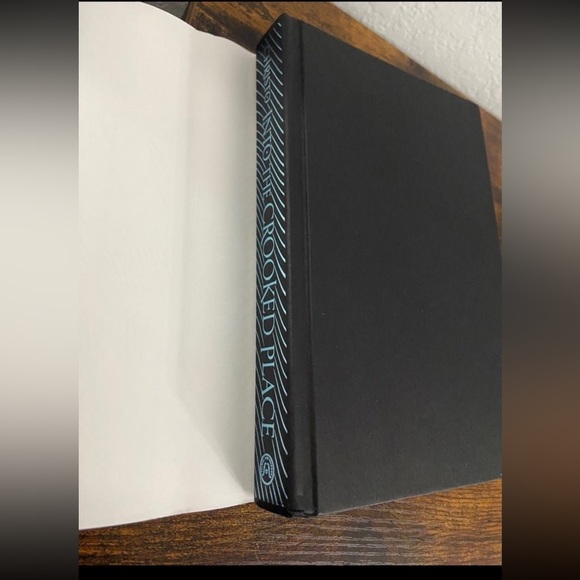 Alexandra Christo into the crooked place - Picture 3 of 7